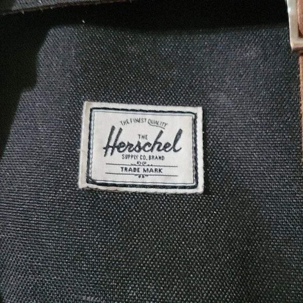 HerscheL LIL AMERICAN Backpack Drawstring Flap Buckle Black Casual Travel Daypac